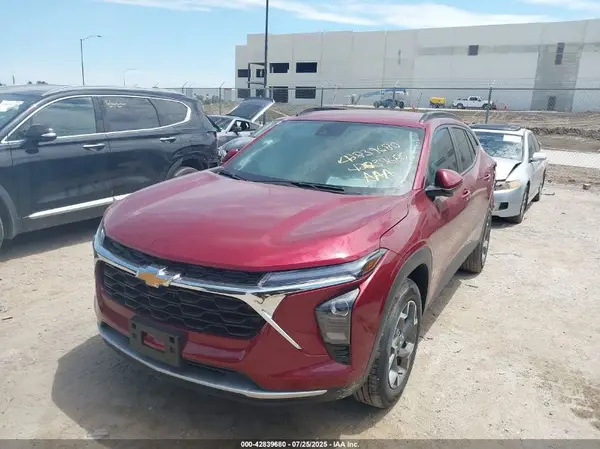 KL77LHEP5SC304546 2025 CHEVROLET TRAX - Image 2