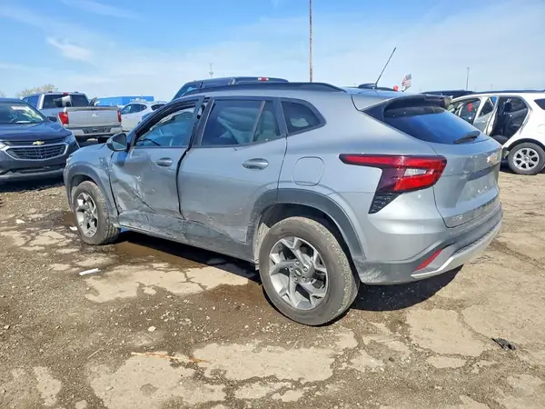 KL77LHEP5SC312033 2025 CHEVROLET TRAX - Image 2