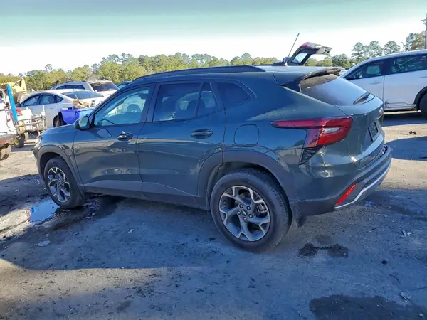 KL77LHEP5SC330127 2025 CHEVROLET TRAX - Image 2