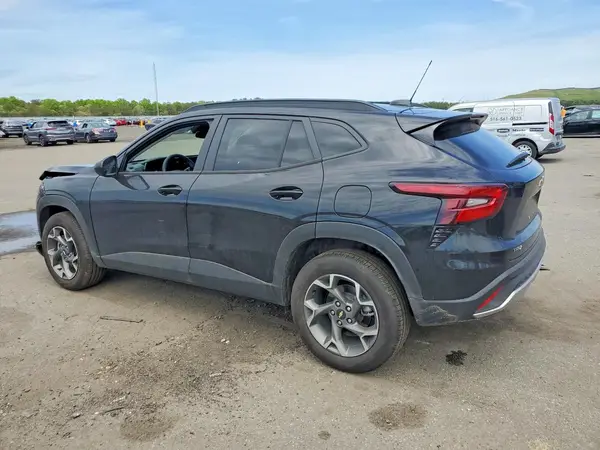 KL77LHEP5SC335540 2025 CHEVROLET TRAX - Image 2