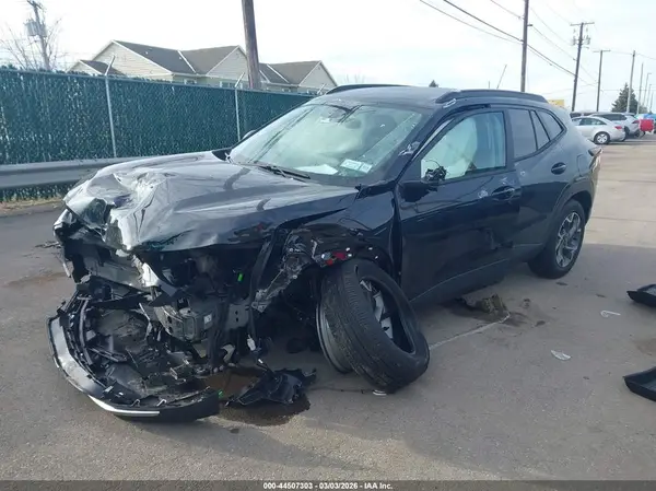 KL77LHEP5SC337918 2025 CHEVROLET TRAX - Image 2