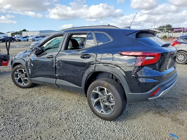KL77LHEP5TC014826 2026 CHEVROLET TRAX - Image 2