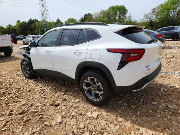KL77LHEP5TC016270 2026 CHEVROLET TRAX - Image 2
