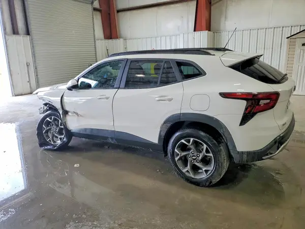 KL77LHEP5TC076713 2026 CHEVROLET TRAX - Image 2
