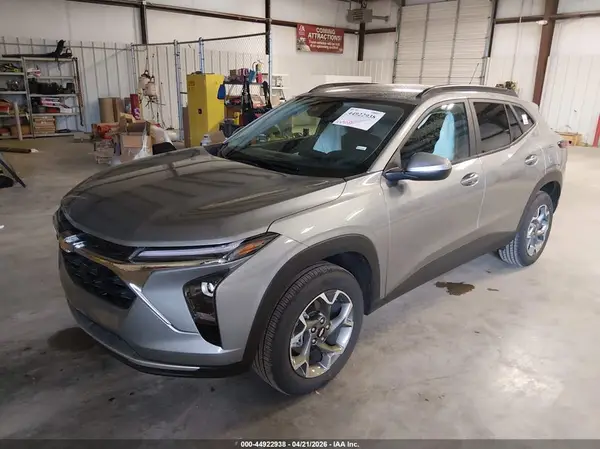KL77LHEP5TC109029 2026 CHEVROLET TRAX - Image 2