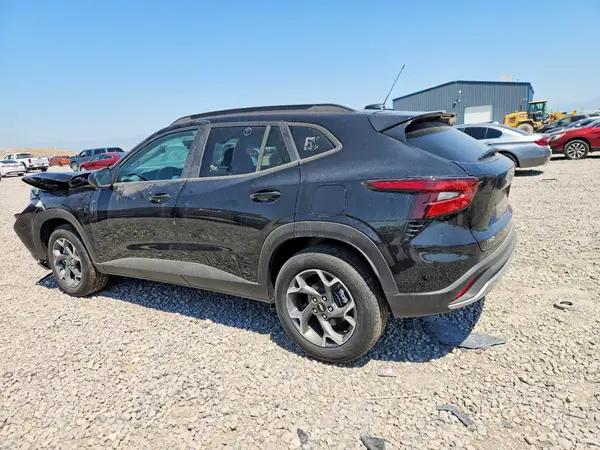 KL77LHEP5TC142550 2026 CHEVROLET TRAX - Image 2