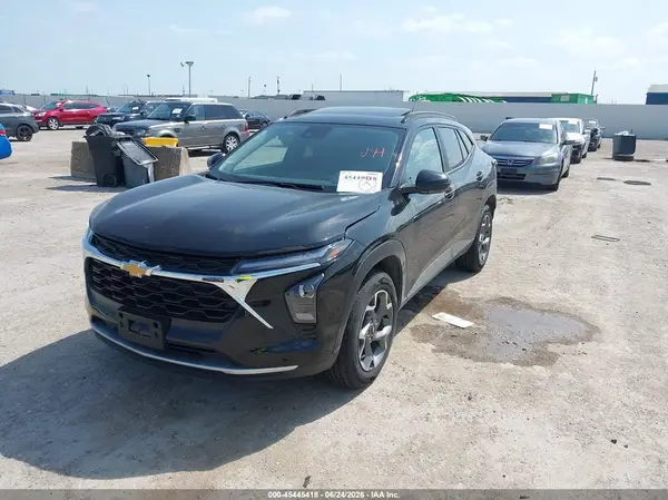 KL77LHEP5TC143326 2026 CHEVROLET TRAX - Image 2