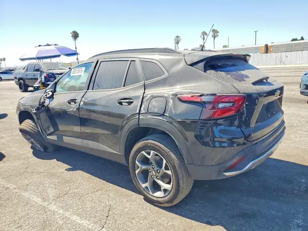 KL77LHEP5TC152754 2026 CHEVROLET TRAX - Image 2