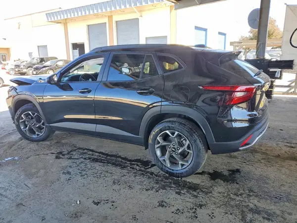 KL77LHEP5TC217473 2026 CHEVROLET TRAX - Image 2