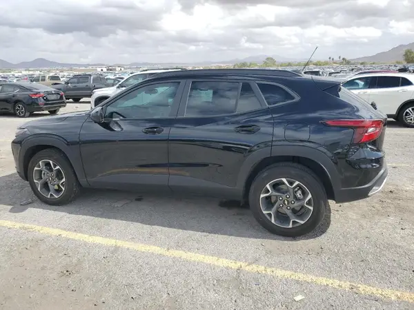 KL77LHEP6SC017989 2025 CHEVROLET TRAX - Image 2