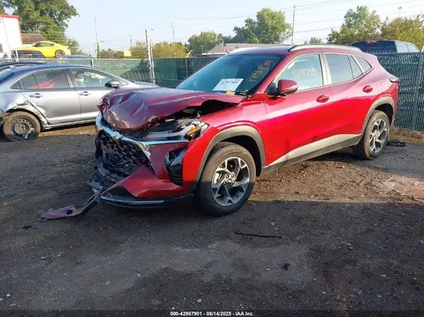 KL77LHEP6SC018611 2025 CHEVROLET TRAX - Image 2