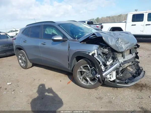 KL77LHEP6SC022402 2025 CHEVROLET TRAX - Image 1
