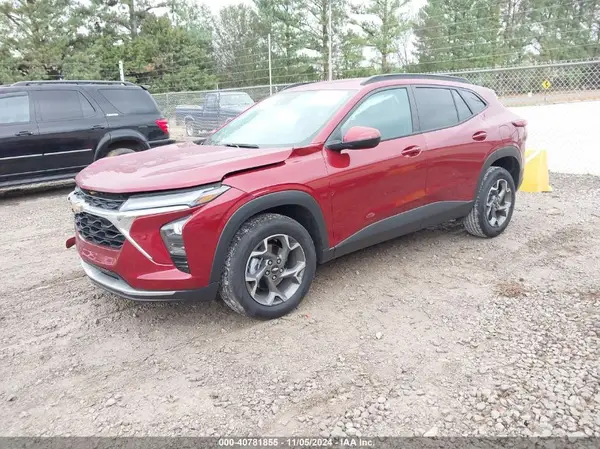 KL77LHEP6SC029429 2025 CHEVROLET TRAX - Image 2