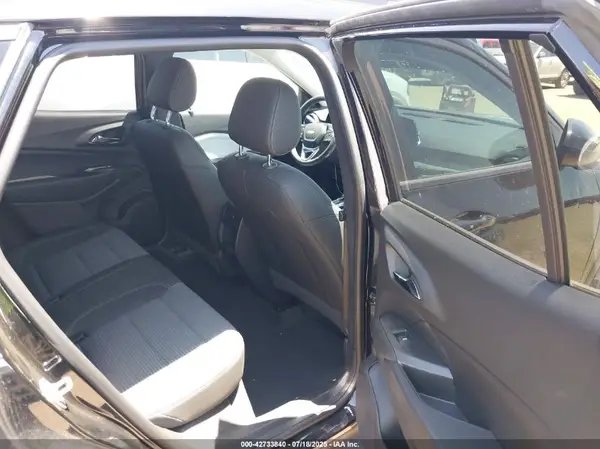 KL77LHEP6SC034484 2025 CHEVROLET TRAX - Image 8