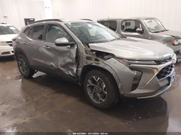 KL77LHEP6SC035103 2025 CHEVROLET TRAX - Image 1