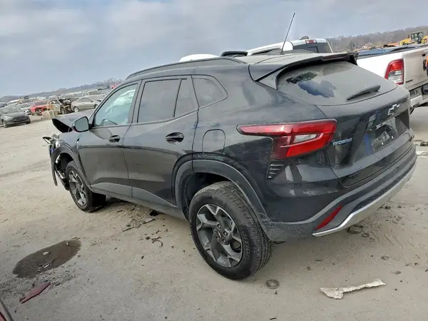 KL77LHEP6SC042990 2025 CHEVROLET TRAX - Image 2