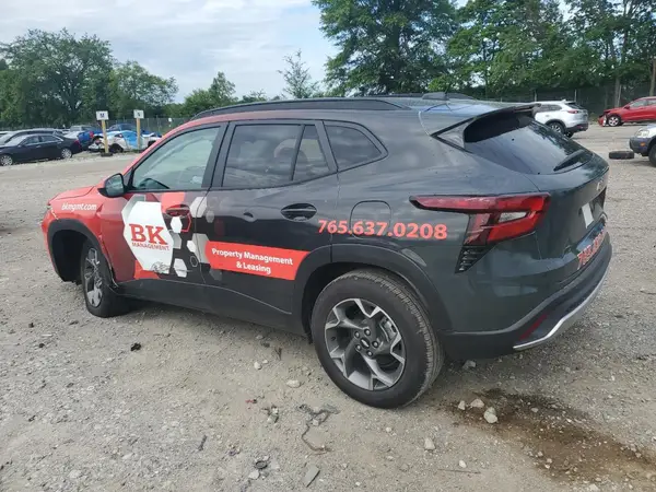 KL77LHEP6SC058140 2025 CHEVROLET TRAX - Image 2
