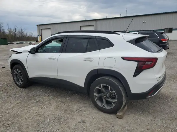 KL77LHEP6SC062835 2025 CHEVROLET TRAX - Image 2