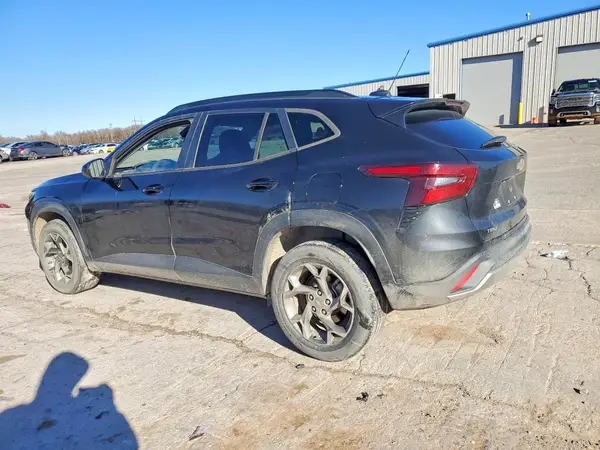 KL77LHEP6SC070756 2025 CHEVROLET TRAX - Image 2
