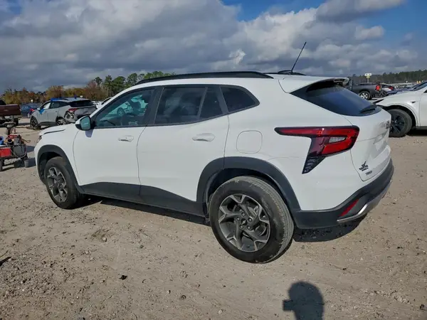 KL77LHEP6SC071504 2025 CHEVROLET TRAX - Image 2