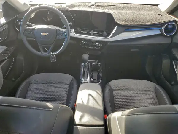 KL77LHEP6SC074693 2025 CHEVROLET TRAX - Image 8