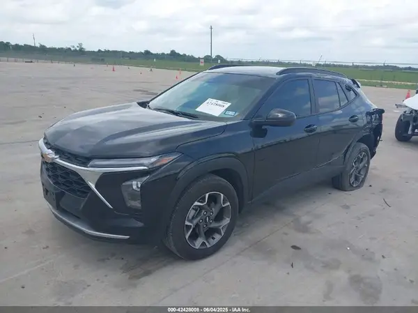 KL77LHEP6SC075780 2025 CHEVROLET TRAX - Image 2