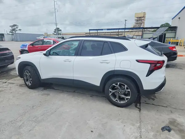 KL77LHEP6SC079053 2025 CHEVROLET TRAX - Image 2