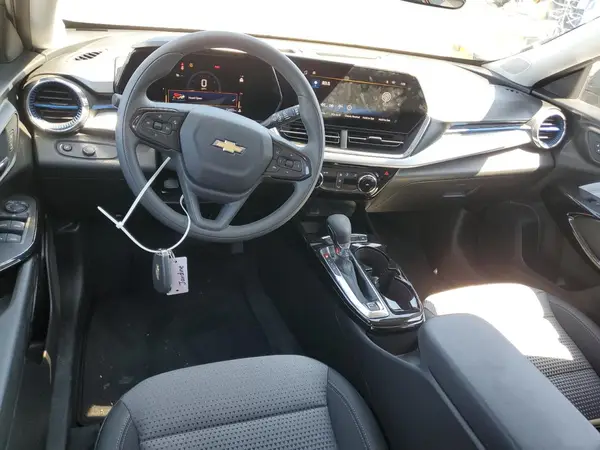 KL77LHEP6SC079683 2025 CHEVROLET TRAX - Image 8