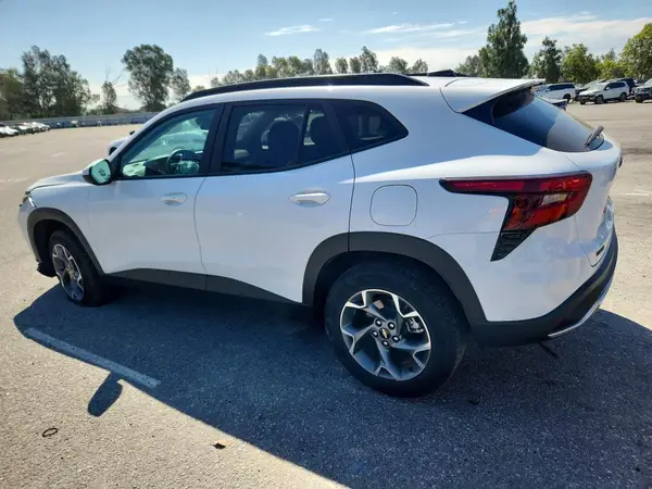 KL77LHEP6SC082891 2025 CHEVROLET TRAX - Image 2