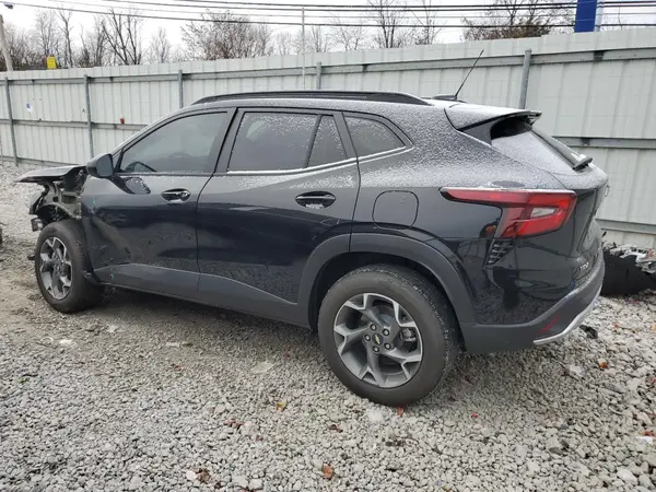 KL77LHEP6SC085676 2025 CHEVROLET TRAX - Image 2