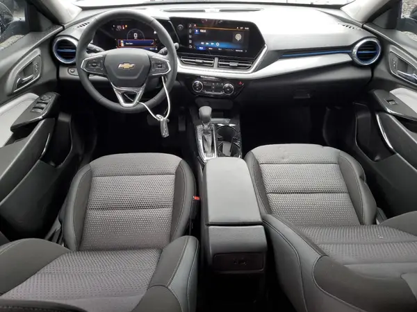 KL77LHEP6SC085676 2025 CHEVROLET TRAX - Image 8