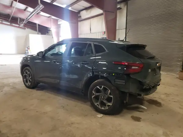 KL77LHEP6SC087833 2025 CHEVROLET TRAX - Image 2