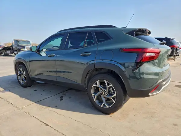 KL77LHEP6SC089811 2025 CHEVROLET TRAX - Image 2