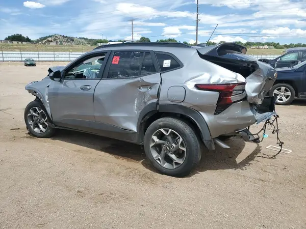 KL77LHEP6SC090392 2025 CHEVROLET TRAX - Image 2