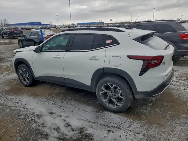 KL77LHEP6SC090781 2025 CHEVROLET TRAX - Image 2