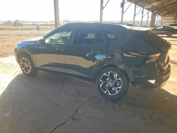 KL77LHEP6SC100421 2025 CHEVROLET TRAX - Image 2