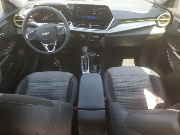 KL77LHEP6SC104047 2025 CHEVROLET TRAX - Image 8