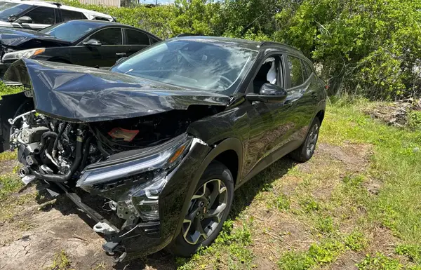 KL77LHEP6SC111578 2025 CHEVROLET TRAX - Image 2
