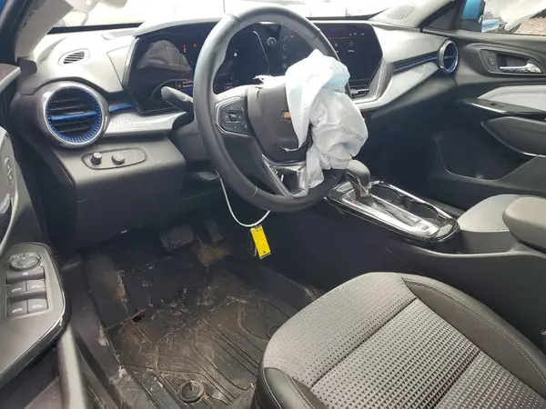 KL77LHEP6SC120085 2025 CHEVROLET TRAX - Image 8