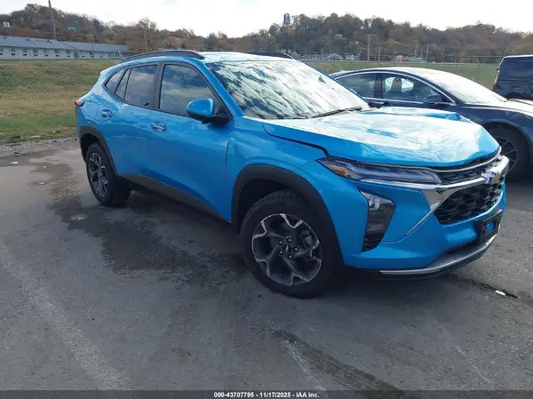 KL77LHEP6SC126596 2025 CHEVROLET TRAX - Image 1