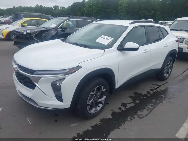 KL77LHEP6SC141776 2025 CHEVROLET TRAX - Image 2