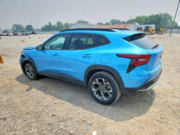 KL77LHEP6SC143835 2025 CHEVROLET TRAX - Image 2