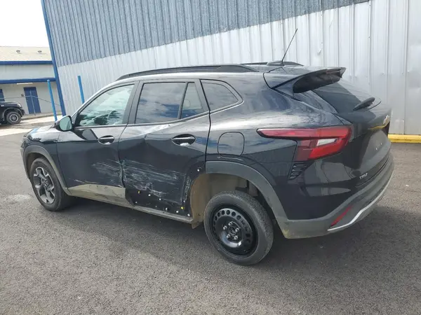KL77LHEP6SC144094 2025 CHEVROLET TRAX - Image 2
