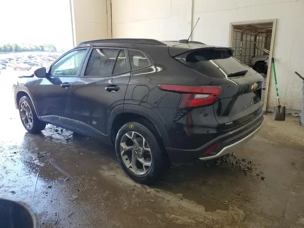 KL77LHEP6SC144905 2025 CHEVROLET TRAX - Image 2