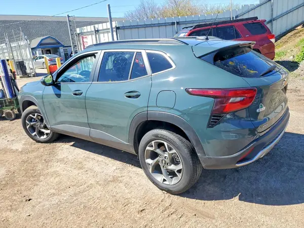 KL77LHEP6SC149182 2025 CHEVROLET TRAX - Image 2