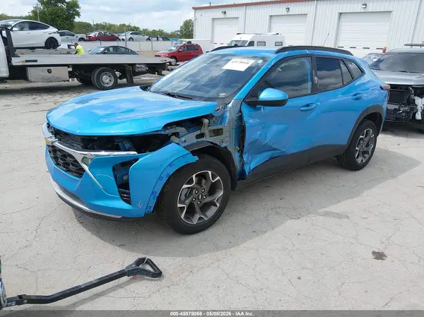 KL77LHEP6SC156701 2025 CHEVROLET TRAX - Image 2