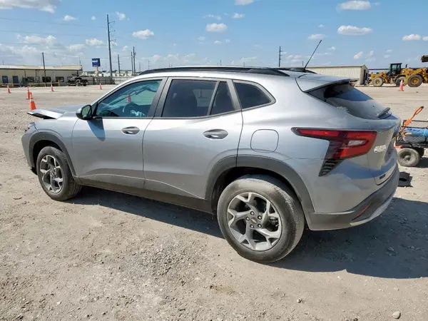 KL77LHEP6SC158125 2025 CHEVROLET TRAX - Image 2