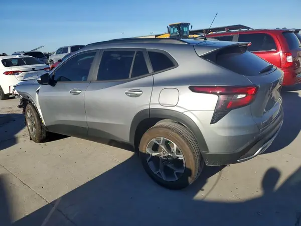 KL77LHEP6SC163891 2025 CHEVROLET TRAX - Image 2