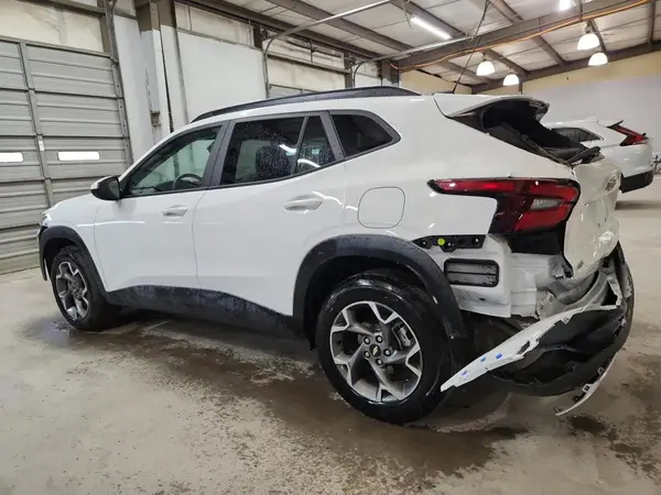 KL77LHEP6SC167052 2025 CHEVROLET TRAX - Image 2