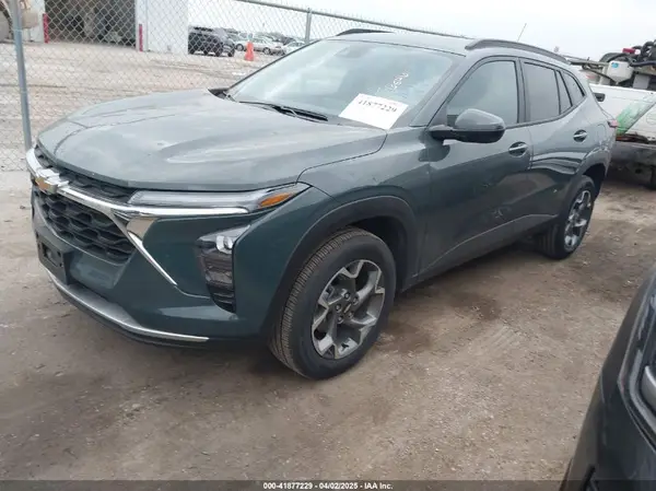 KL77LHEP6SC169609 2025 CHEVROLET TRAX - Image 2